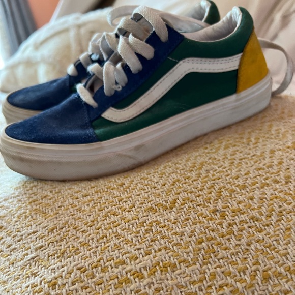 Vans - Picture 2 of 4